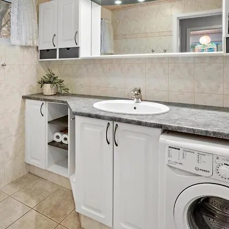 Fyrrebakken Semesterbostad Neksø